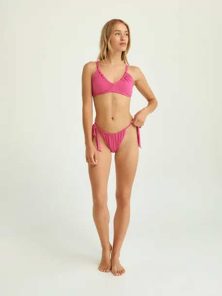 rozowy-dol-od-bikini-reserved-s-material-dominujacy-poliamid