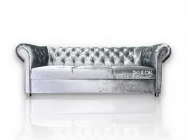 srebrna-sofa-glamour-w-lsniacej-polyskujacej-tkaninie-gloss-velvet-pikowana