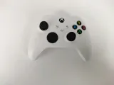 konsola-microsoft-xbox-series-x-1tb-white-stan-powystawowy-zawiera-baterie-nie-produkt-wprowadzony-do-obrotu-na-terenie-ue-przed-13-12-2024-nie