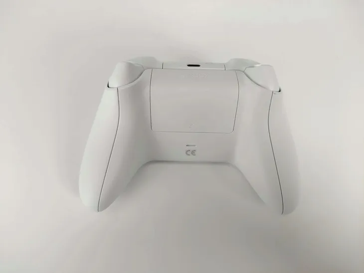 konsola-microsoft-xbox-series-x-1tb-white-produkt-wprowadzony-do-obrotu-na-terenie-ue-przed-13-12-2024-nie-stan-powystawowy-zawiera-baterie-nie