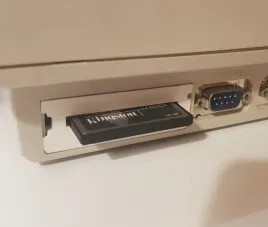 kieszen-do-montazu-karty-cf-w-tylnej-czesci-a1200