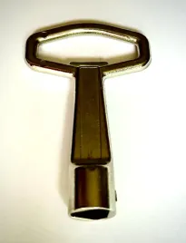 klucz-trojkat-t-12-mm-duzy-do-szafek-skrzynek-klodek-energetycznych