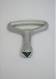 klucz-trojkat-do-szafek-klodek-rozdzielni-energetycznych-gazowych-t-8mm