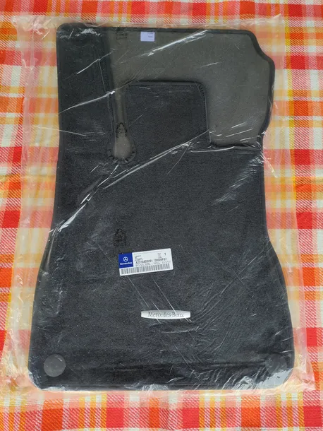 Oryginalne dywaniki welurowe Mercedes SL R231