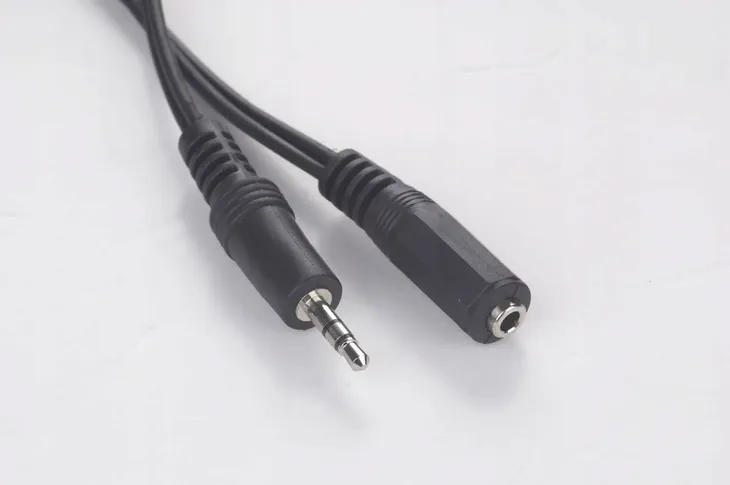 kabel-stereo-minijack-przedluzacz-2m-kod-producenta-cca-423-2m