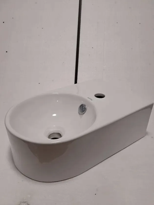umywalka-scienna-narozna-szer-44-cm-na-28-cm