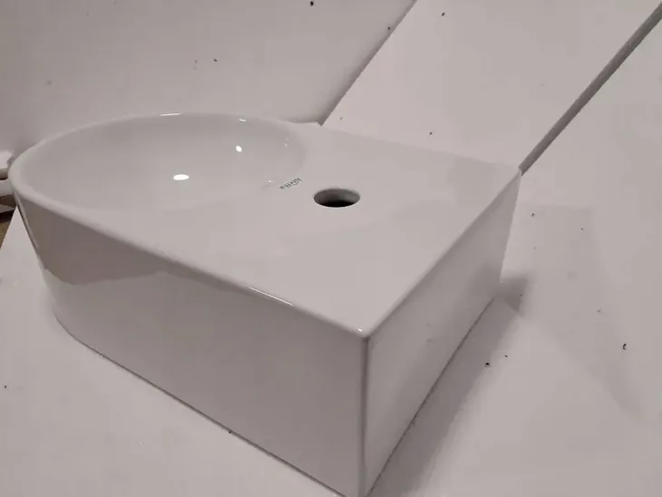 umywalka-scienna-narozna-szer-44-cm-na-28-cm-rodzaj-asymetryczna