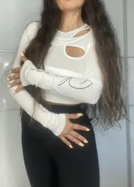 bluzka-dopasowana-z-wycieciem-elliana-biala-olavoga-m