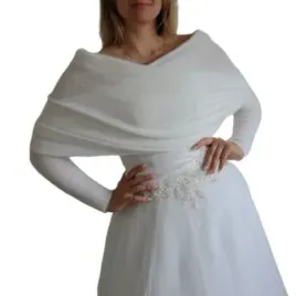 elegancka-narzutka-w-kolorze-bialym-sweterek-l