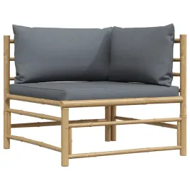 narozna-sofa-ogrodowa-z-ciemnoszarymi-poduszkami-bambusowa