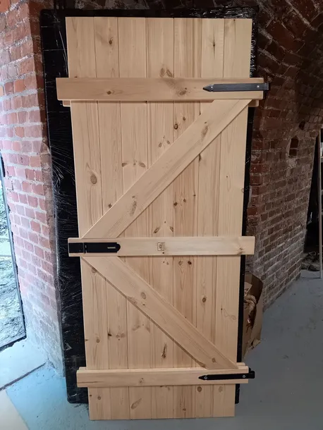 Drzwi do piwnicy pełne drewniane piwniczne zewnętrzne 80x200