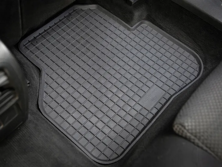 dywaniki-gumowe-do-bmw-5-e60-e61-tunel-liczba-elementow-4-kolor-czarny