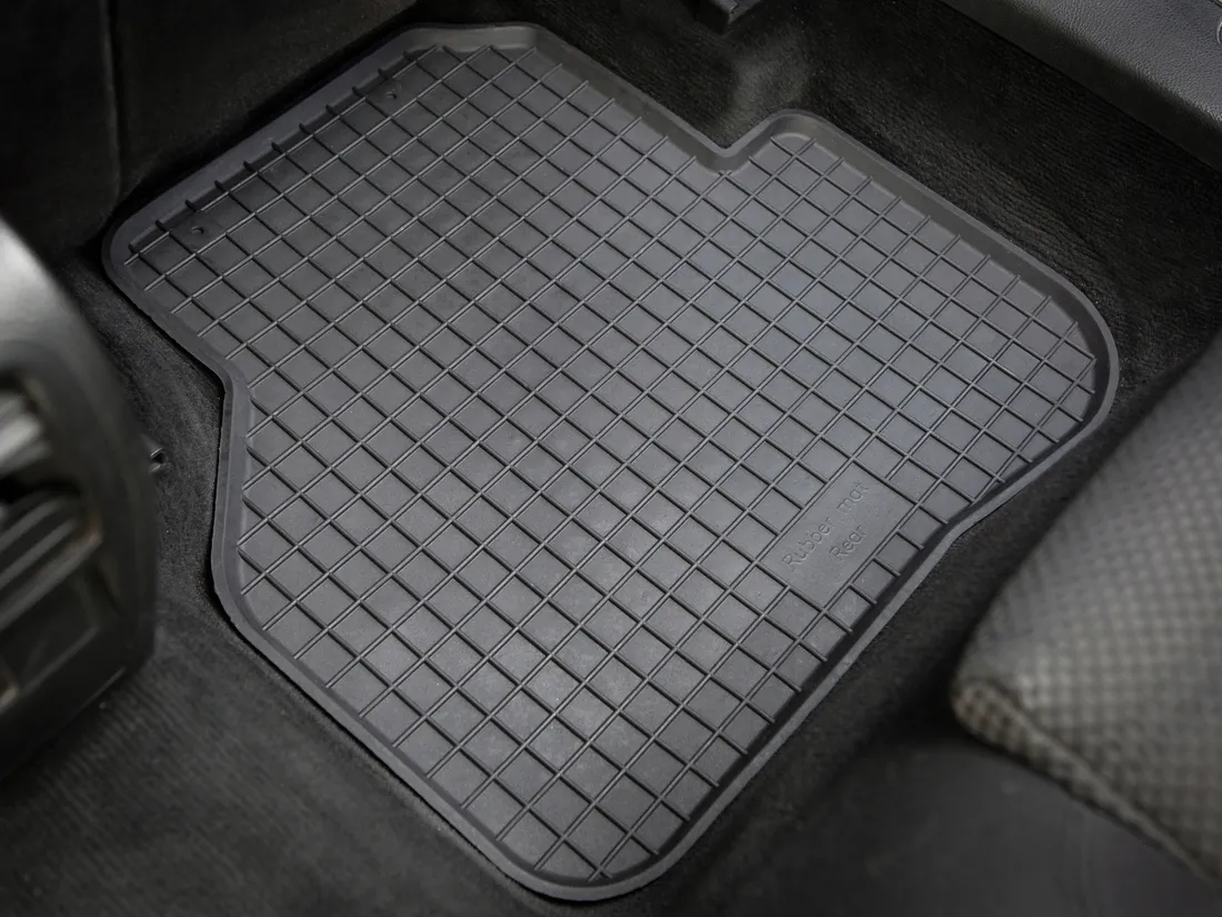 dywaniki-gumowe-do-bmw-5-e60-e61-tunel
