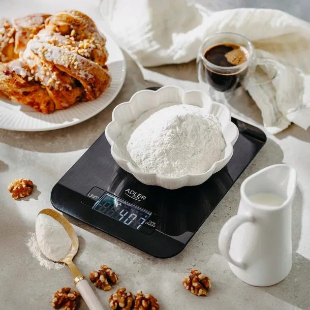 czarna-waga-kuchenna-do-5kg-na-baterie-wyswietlacz-lcd-stal-nierdzewna-funkcje-automatyczne-wylaczanie-tarowanie