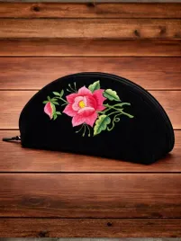 kosmetyczka-z-czarnego-aksamitu-haft-lowicki-rozowa-roza
