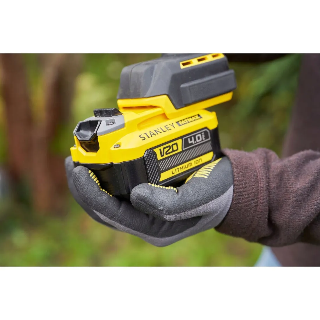 sekator-akumulatorowy-do-galezi-18v-stanley-sfmcpp32b-v20-body