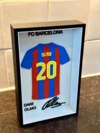fc-barcelona-obraz-3d-koszulka-dani-olmo-20-ramka
