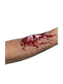 rana-lateksowa-otwarte-zlamanie-horror-halloween