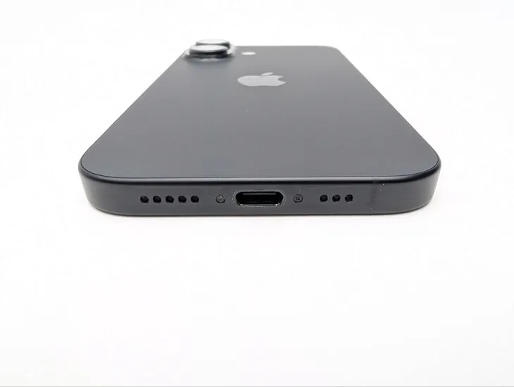 apple-iphone-16-128gb-czarny-funkcje-aparatu-autofocus-cyfrowa-stabilizacja-obrazu-hdr-lampa-blyskowa-nagrywanie-wideo-optyczna-stabilizacja-obrazu-panorama-samowyzwalacz-wykrywanie-twarzy-zdjecia-seryjne-zoom