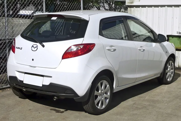 mazda-2-iii-de-2007-2014-chlapacze-stan-nowy