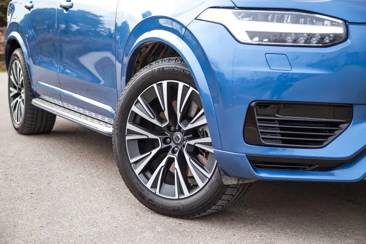 volvo-xc90-ii-2014-stopnie-boczne-progi-samochodowe-sruby-typ-samochodu-samochody-osobowe