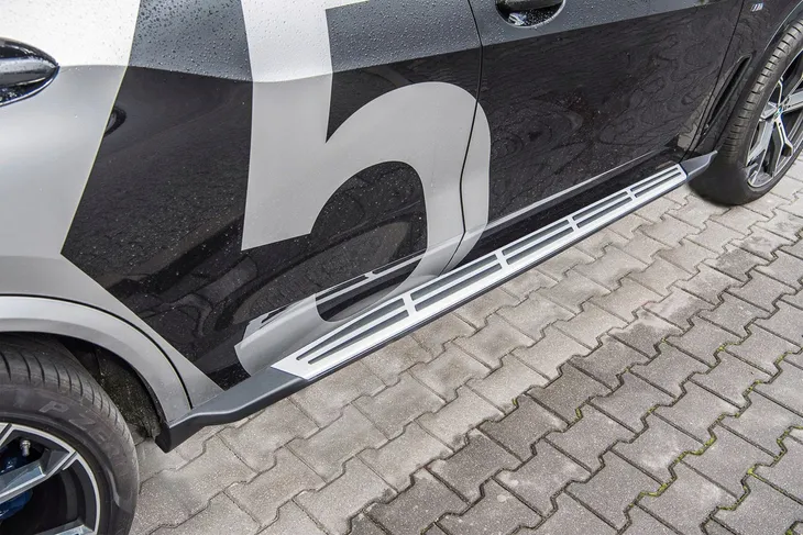 bmw-x5-g05-2018-stopnie-boczne-progi-samochodowe-sruby-typ-samochodu-4x4-suv-samochody-osobowe