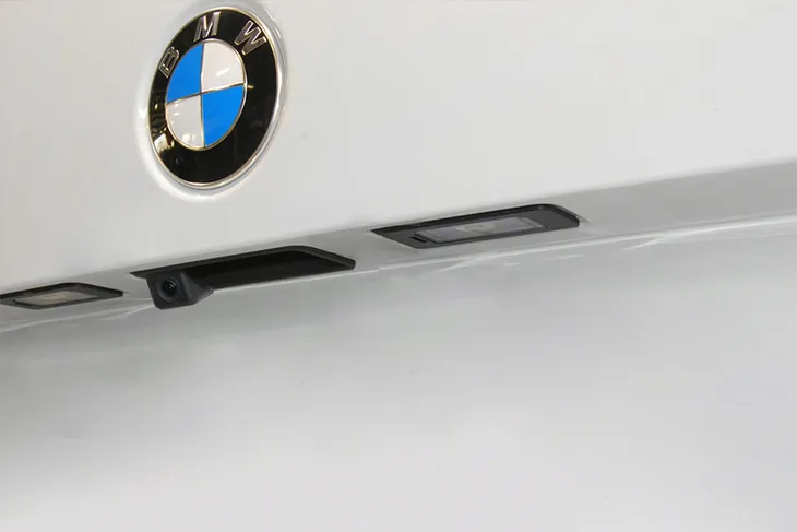 bmw-seria-3-e90-e91-e92-e93-2004-2012-kamera-cofania-dynamiczne-linie-marka-venus-ltd