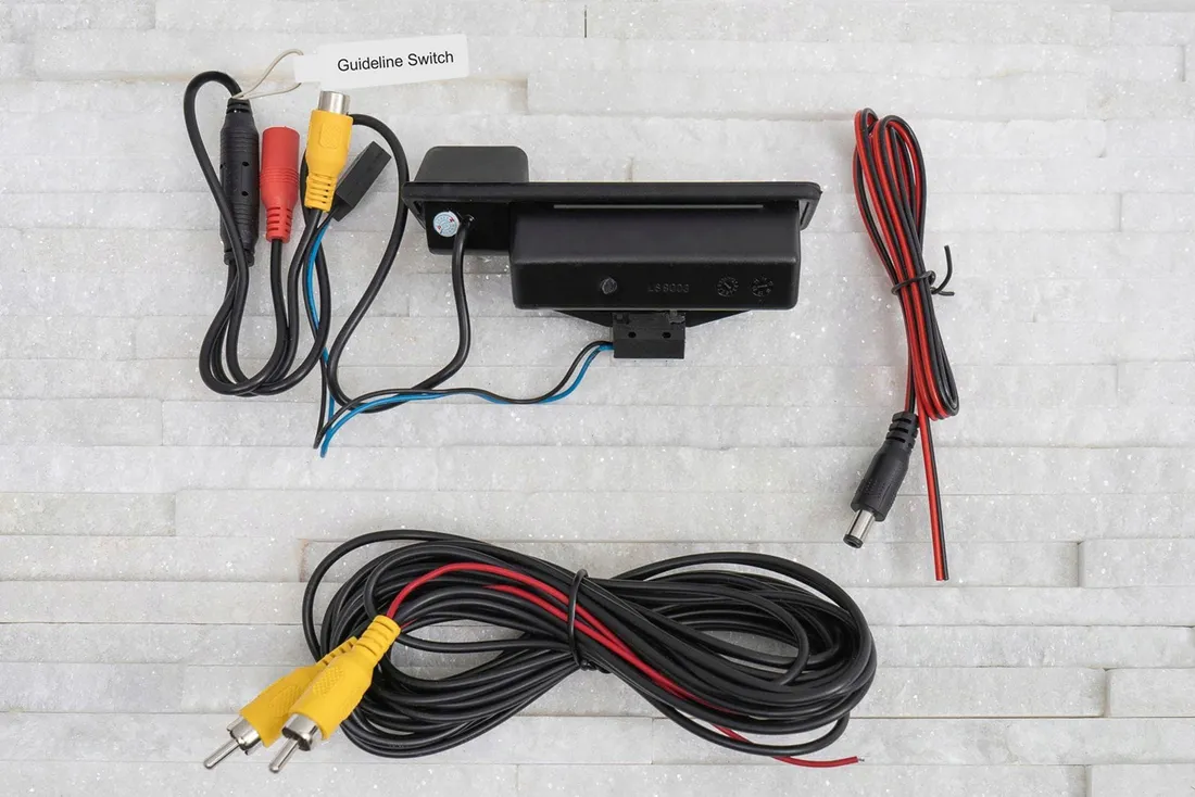 bmw-seria-3-e90-e91-e92-e93-2004-2012-kamera-cofania-dynamiczne-linie