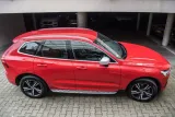 volvo-xc60-ii-2017-stopnie-boczne-progi-samochodowe-sruby-typ-samochodu-4x4-suv-samochody-osobowe