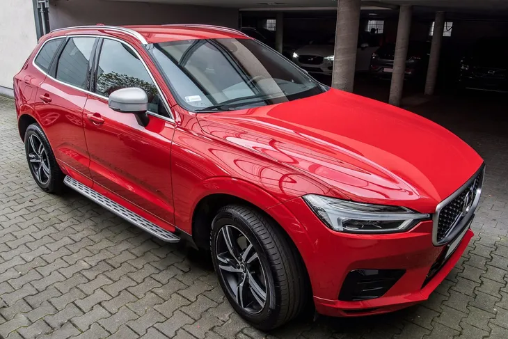 volvo-xc60-ii-2017-stopnie-boczne-progi-samochodowe-sruby-stan-nowy