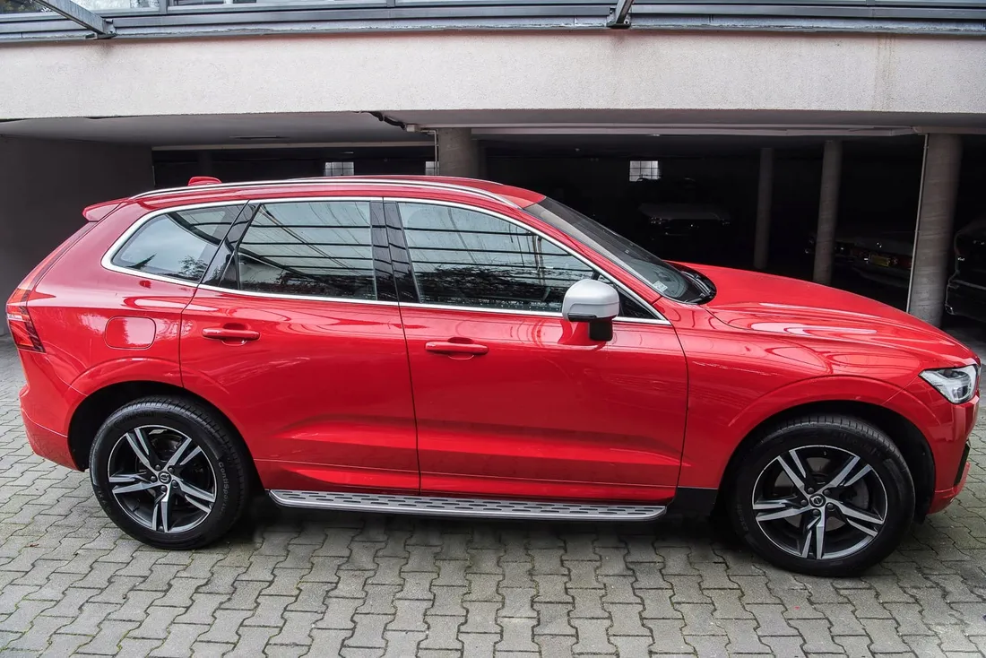 volvo-xc60-ii-2017-stopnie-boczne-progi-samochodowe-sruby