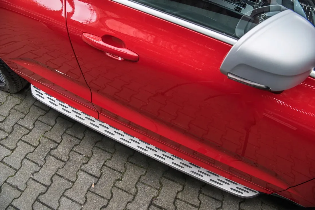 volvo-xc60-ii-2017-stopnie-boczne-progi-samochodowe-sruby