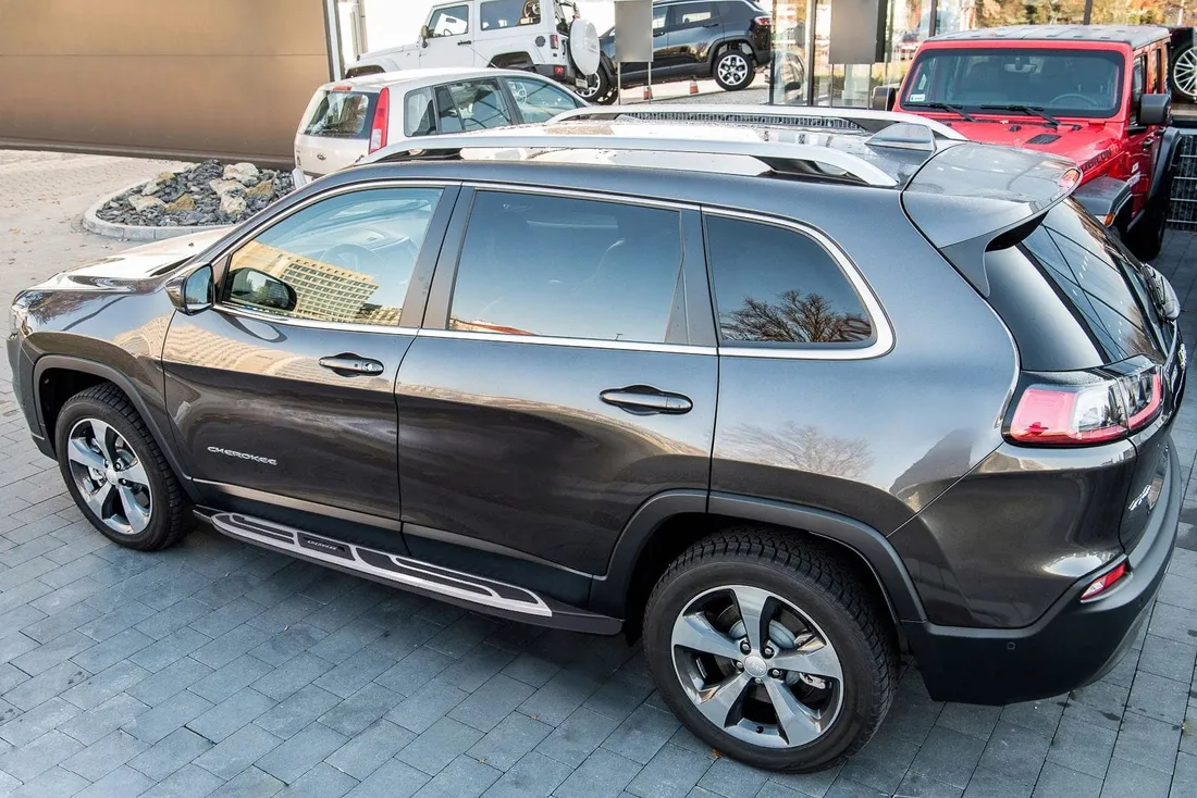 jeep-cherokee-v-kl-2014-2018-stopnie-boczne-progi-sruby