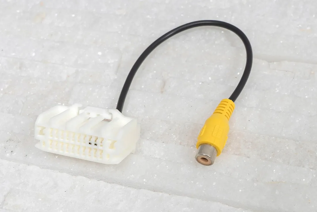 chrysler-adapter-kamery-cofania