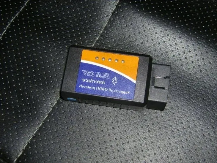 interfejs-diagnostyczny-obd-2-elm-327-z-bluetooth