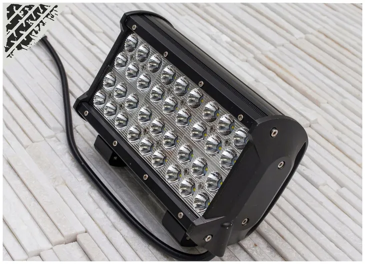 oswietlenie-samochodowe-36led-108w-zrodlo-swiatla-led-stan-nowy