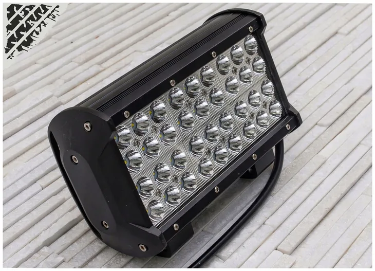 oswietlenie-samochodowe-36led-108w-zrodlo-swiatla-led-producent-czesci-venus-ltd