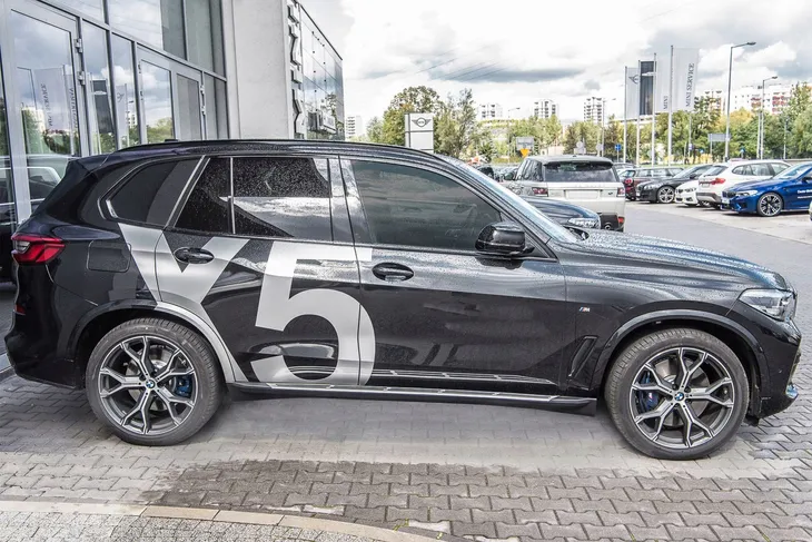 bmw-x5-g05-2018-stopnie-boczne-progi-samochodowe-sruby-stan-nowy