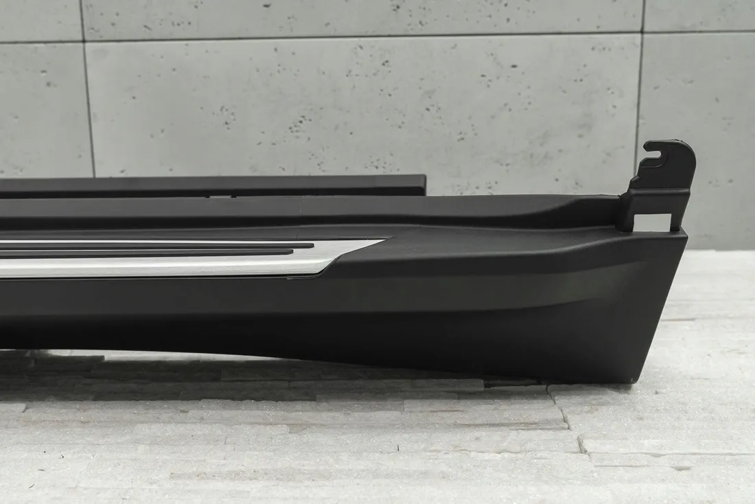 bmw-x5-g05-2018-stopnie-boczne-progi-samochodowe-sruby