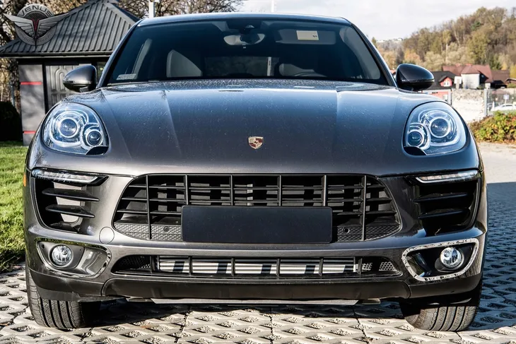 ozdobne-listwy-halogenow-przednich-porsche-macan-stan-nowy