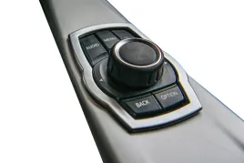 bmw-seria-3-f30-ozdobna-ramka-pokretla-na-konsoli