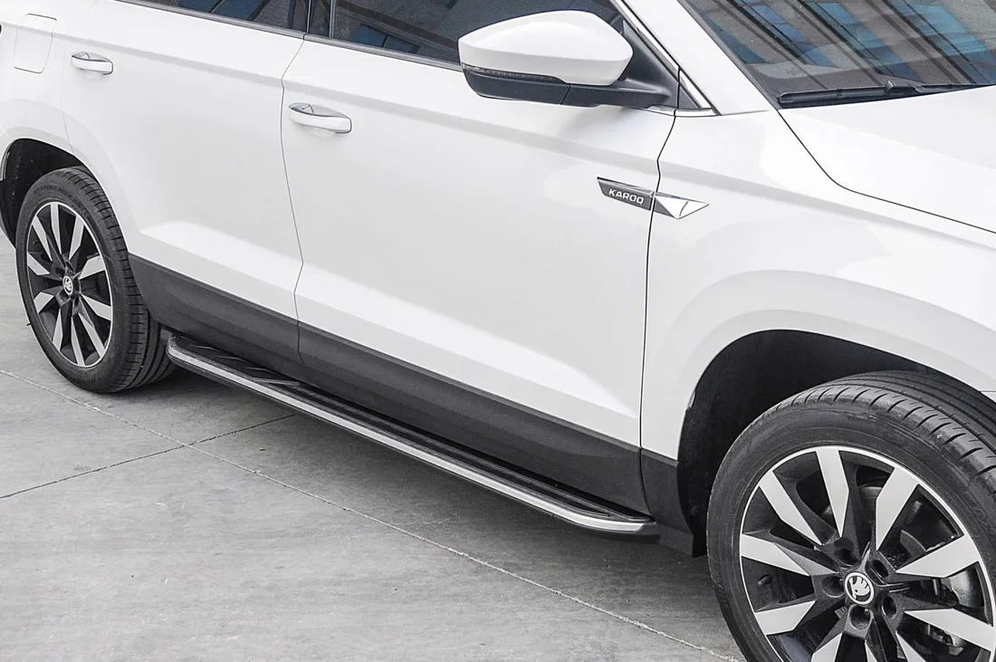 skoda-karoq-2017-stopnie-boczne-progi-samochodowe-sruby