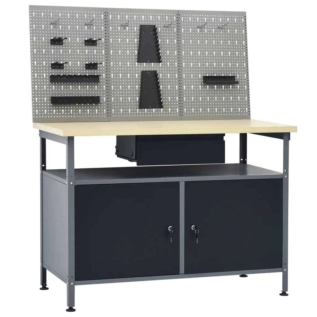 stol-roboczy-z-trzema-panelami-sciennymi