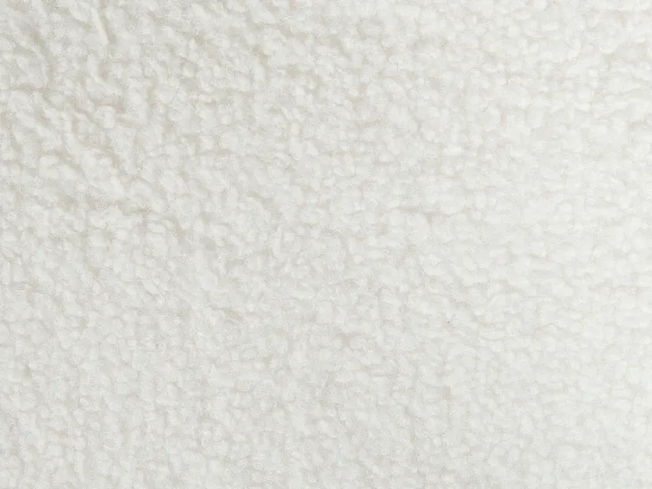 sofa-dla-3-osob-tonsberg-boucle-bialy-wykonczenie-mat