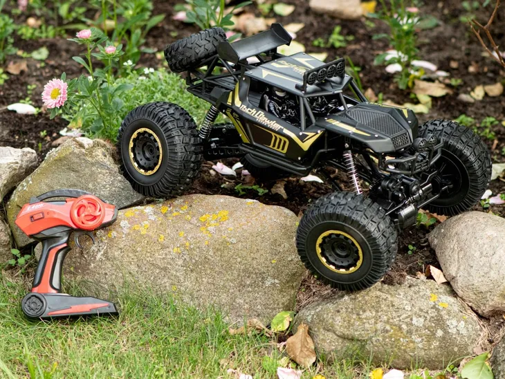 samochod-rc-rock-crawler-1-8-kolor-czarny-wiek-dziecka-8-lat