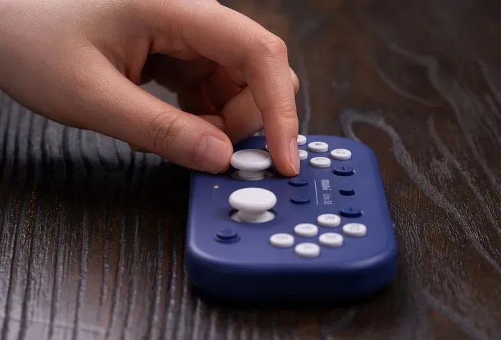 kontroler-do-gier-8bitdo-lite-se-purple-bluetooth-gamepad-switch-android-kod-producenta-ret00300-stan-nowy