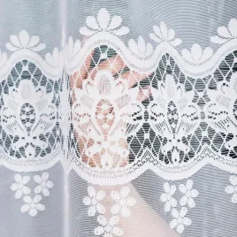 firanka-biala-zakardowa-300x140-pokoj-salon-kuchnia-140x300-zabki