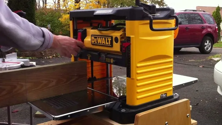 strugarka-grubosciowka-317mm-1800w-marka-dewalt