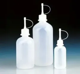 kroplomierz-pe-ld-0500ml-z-nasadka-gl-25-czerwona-nasadka