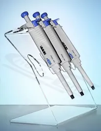 statyw-na-pipety-automatyczne-4-miejscowy-z-plexi